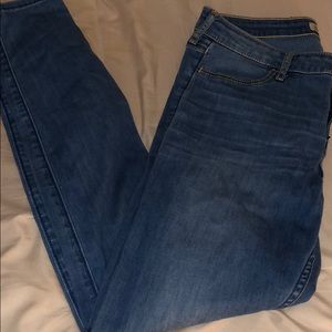 Medium wash skinny jeans
